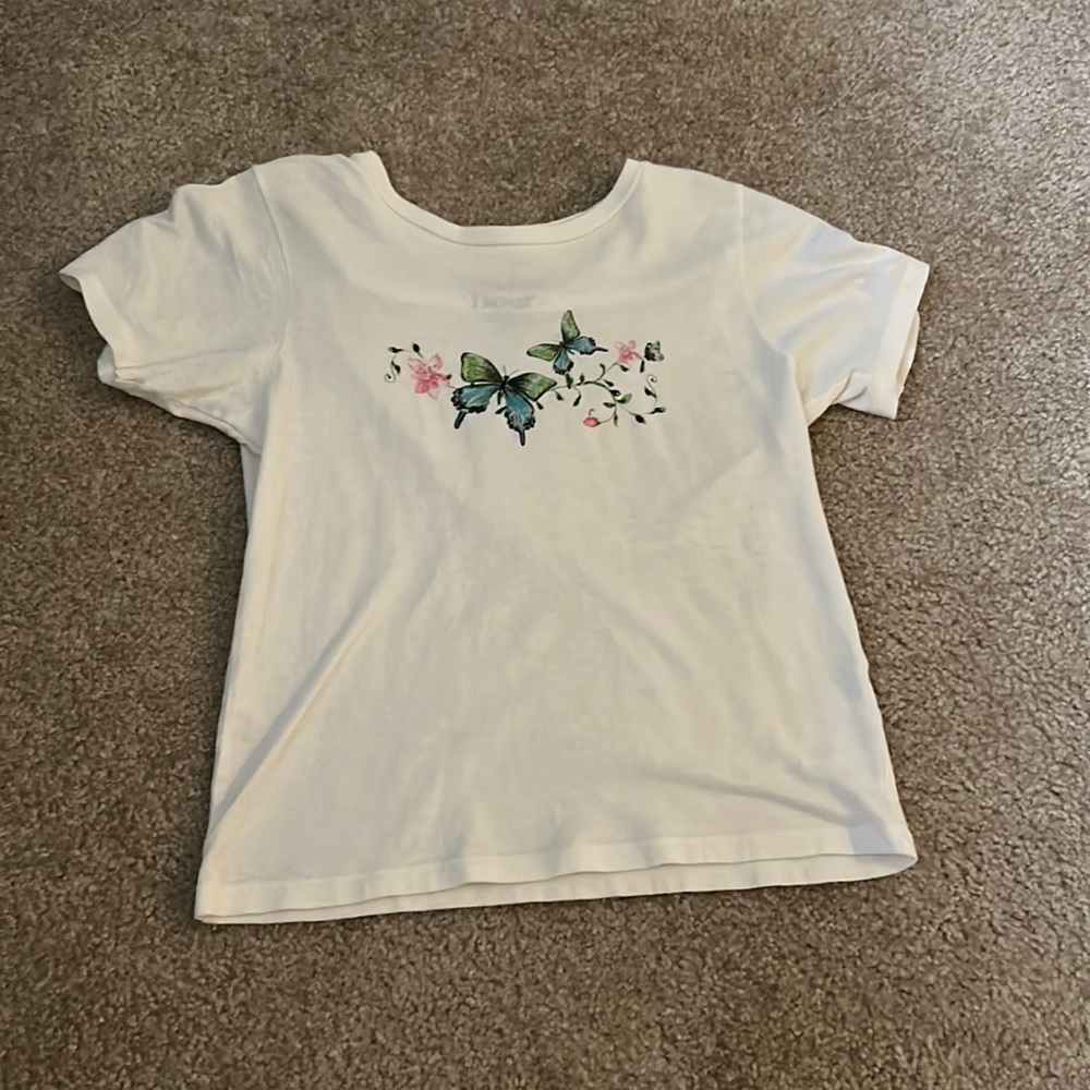 creme tee shirt butterfly floral print in front
